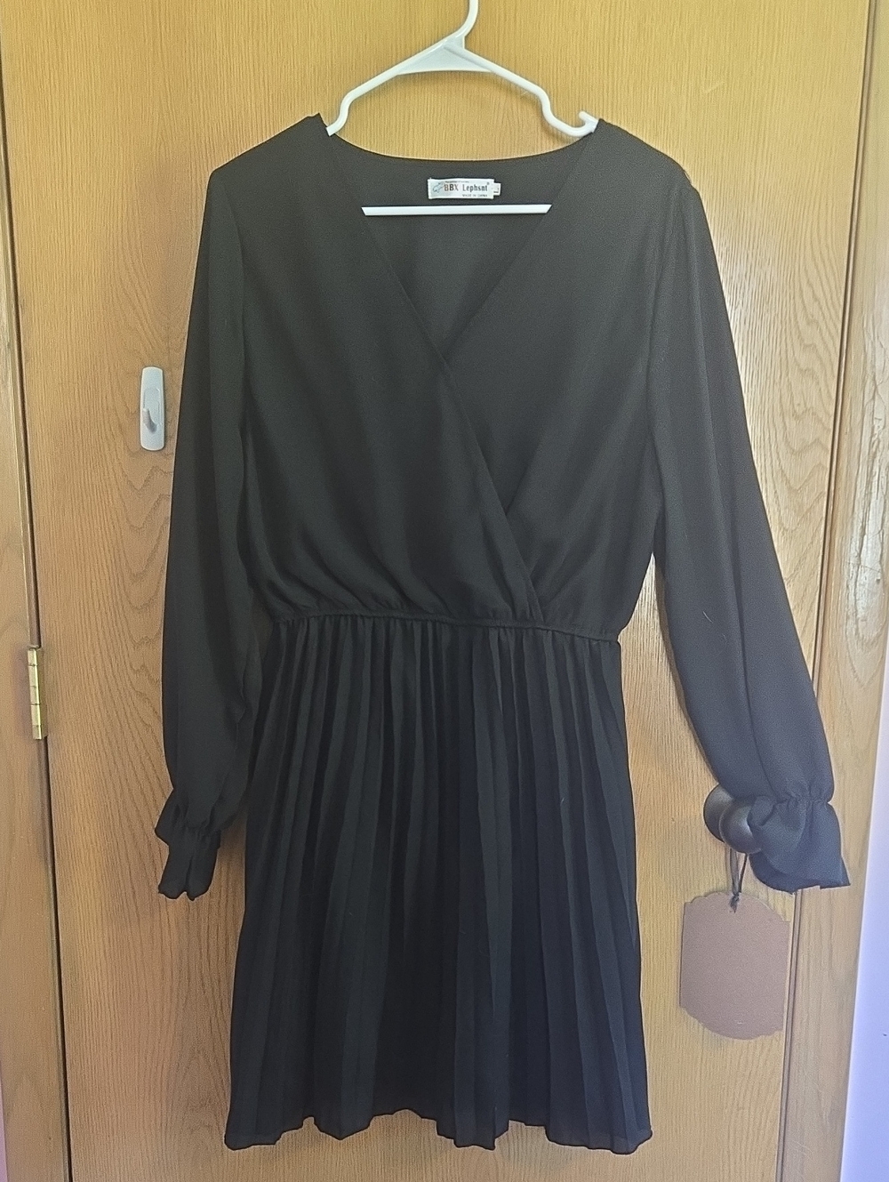 BBX Lephsnt Black Pleated Long Sleeve Dress